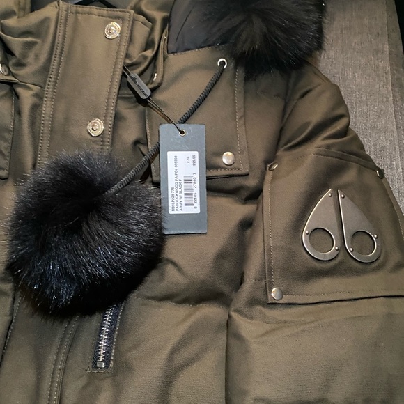 🆕🛍Moose Knuckles Women’s Jacket 🧥 Comes with hanger and protective bag. - Picture 5 of 14